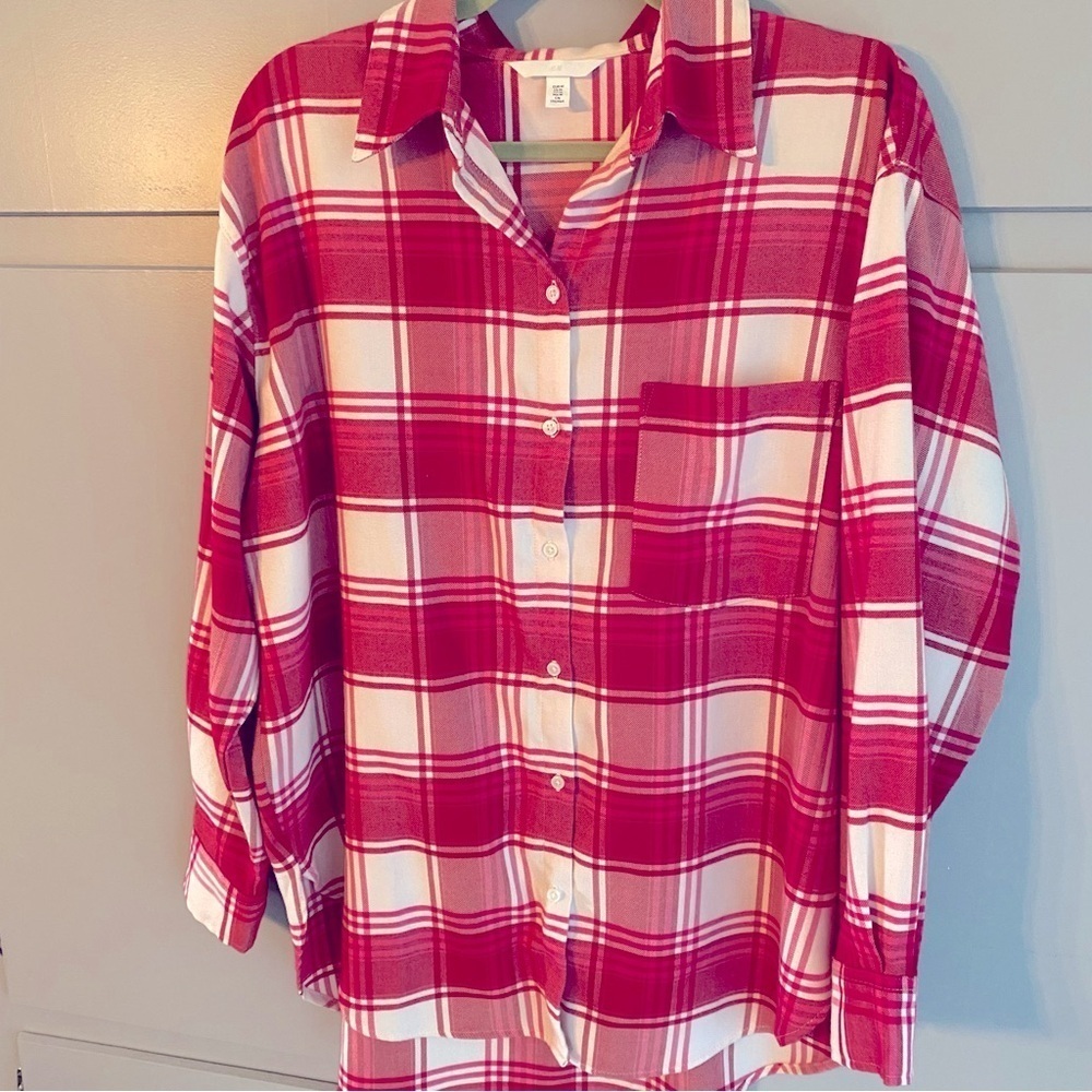 H&M Plaid Button Up Shirt w/ Pocket Red & Cream size Women’s Medium- Super Soft